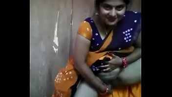 Hot Bhabhi With Kheera In Pussy