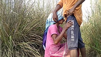 पत्नी बाहर लकड़ी इकठ्ठा कर पति ने बोला आज बाहर चोदाई करते है देसी हिंदी सेक्स वीडियो